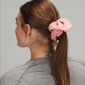 Lululemon Uplifting Oversized Scrunchie